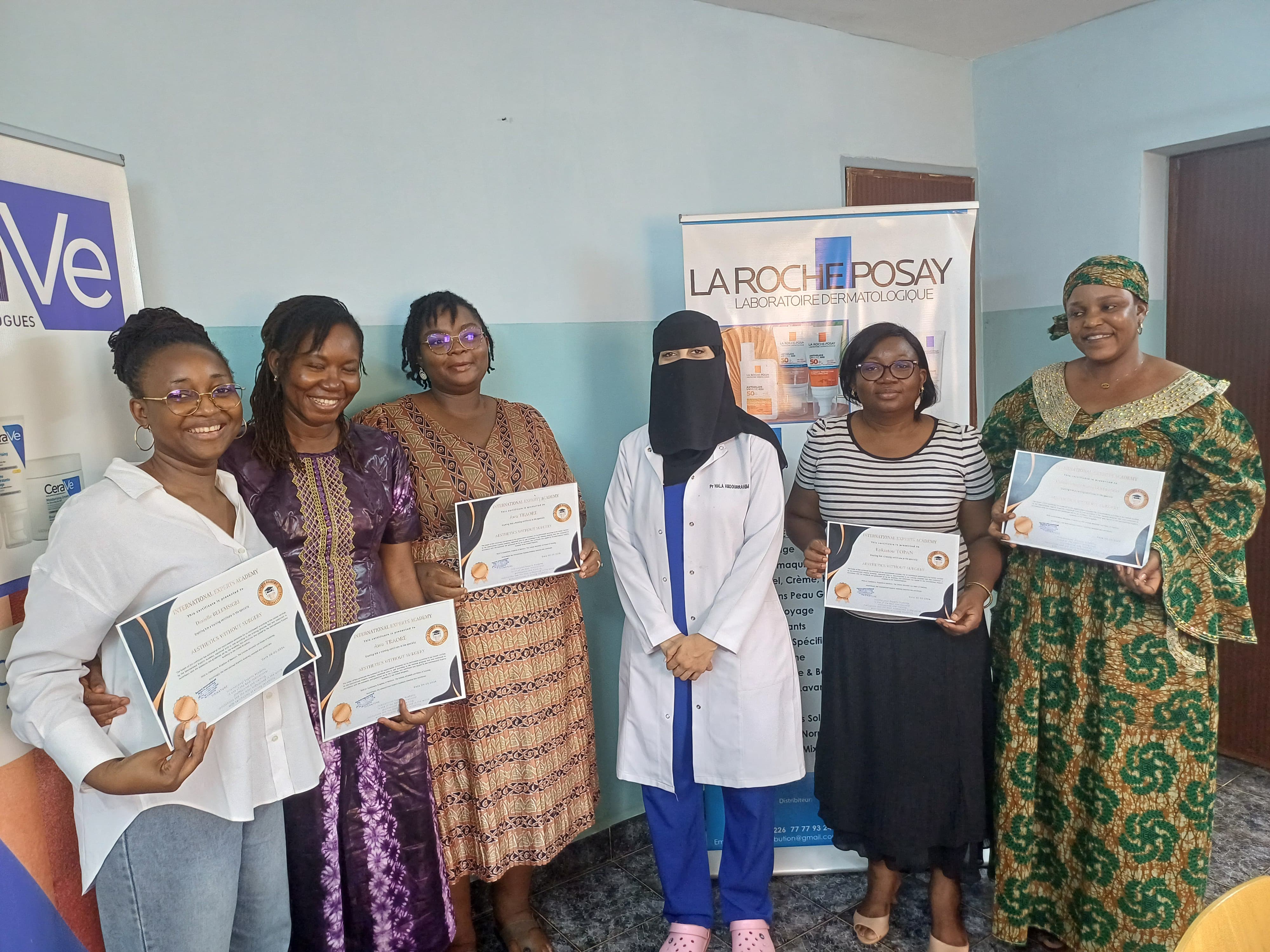Hala animant une session de formation professionnelle La Roche Posay / CeraVe